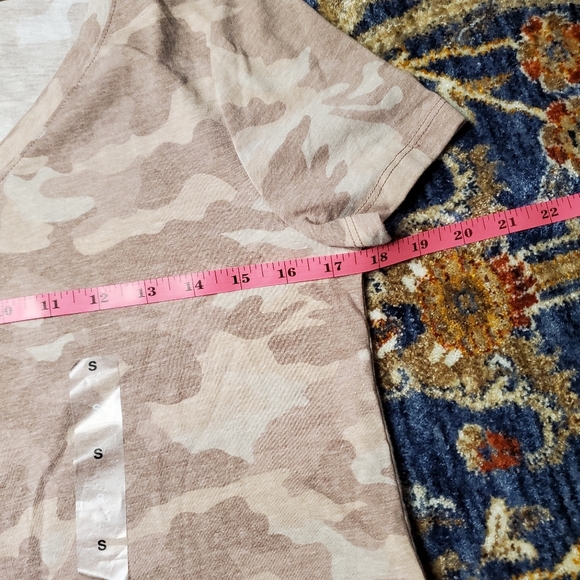 Style & Co Camouflage V-neck Tshirt in Tan - Picture 3 of 6